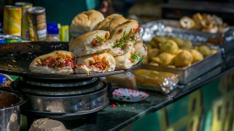 Year-End Culinary Journeys: New Report Names the Best Street Food Cities in India